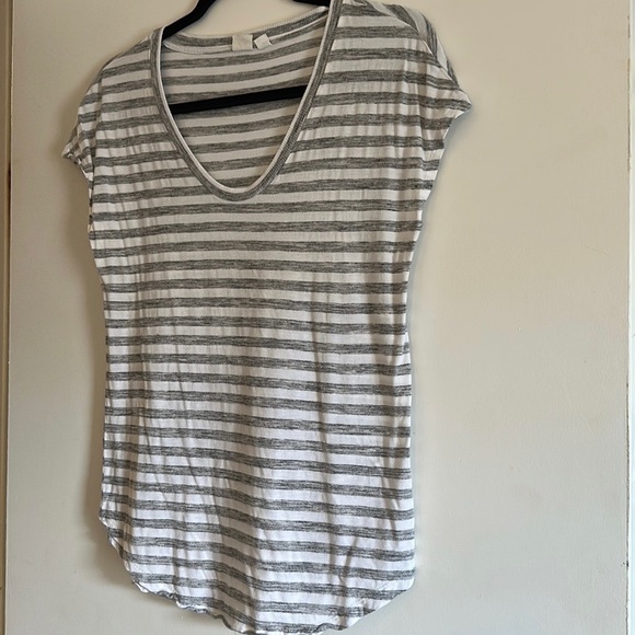 Gap Women’s X-Small Grey/White Striped Loose Fit T-Shirt - Picture 7 of 7
